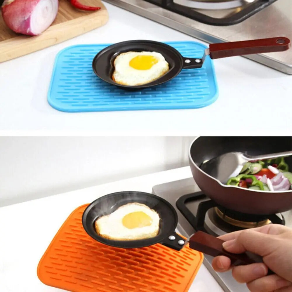 protège plat silicone moderne turquois jaune violet rose vert bleu noir texturé utilitaire cuisine