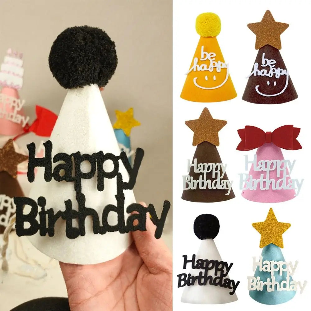 chapeau festif happy birthday étoiles dorées rubans pompons sourires
