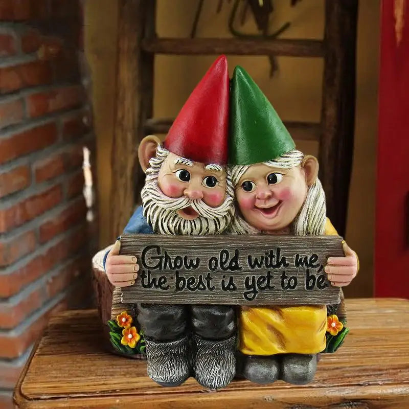 statue gnomes jardin rouge vert bleu plaque gravée romantique décoration noëlextérieur fantaisiste