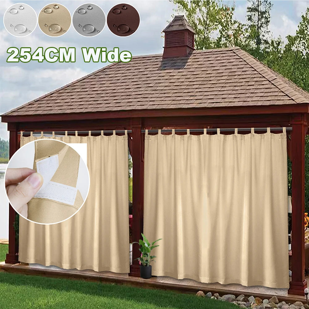Rideau d'extérieur imperméable pour pergola ou terrasse, largeur de 254 cm. Idéal pour protéger contre le vent et créer une zone d'ombre confortable. Disponible en plusieurs coloris pour s'accorder à votre décor extérieur. Facile à installer avec des attaches robustes. Parfait pour améliorer votre espace de vie extérieur tout en ajoutant une touche d'élégance.