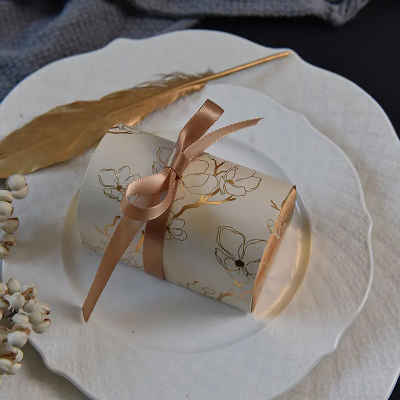 boîte cadeau carton fleurs dorées ruban bleu marine beige marron rouge mariage fête anniversaire
