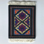 tapis table classique ornements floraux motifs géométriques franges rouge vert bleu beige blanc respectueux