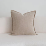 housse coussin géométrique polyester contemporain beige clair décor maison scandinave fixations invisibles carreaux