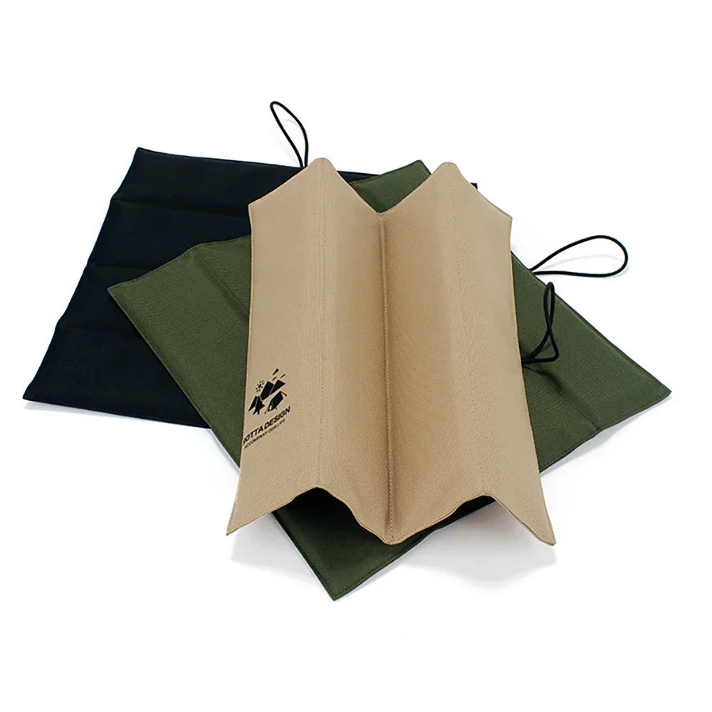 coussin pliable plein air camping noir vert olive imprimé logo blanc texture tissée pratique