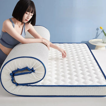 matelas double blanc bleu motif triangles moderne oreillers chambre coucher maison