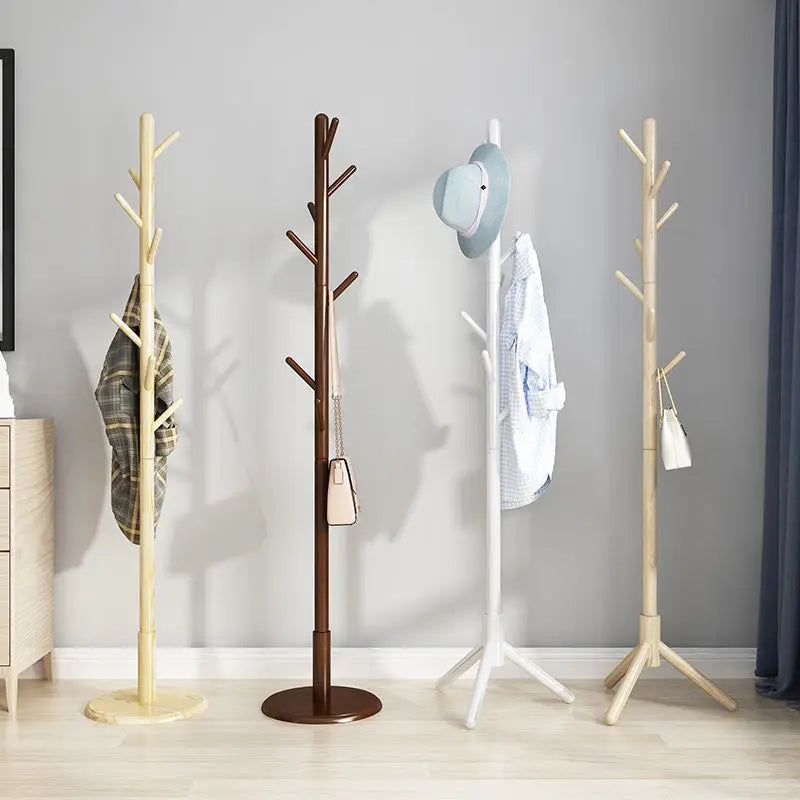 Porte-manteau vertical couleur blanc dans une chambre