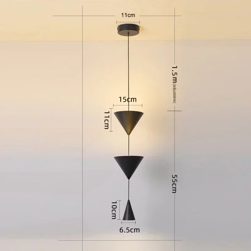 suspension lumineuse moderne minimaliste trois abat jours blanc cassé marron foncé lisse mat