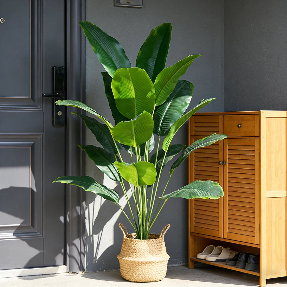 plante artificielle vert feuilles larges moderne pot céramique grise panier osierintérieur décoration maison
