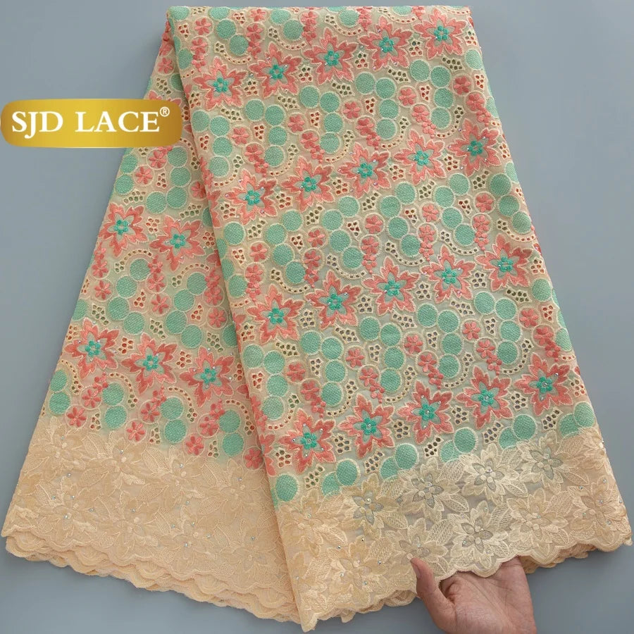 tissu dentelle fleurs vert bleu violet rose beige brodé occasionnelle traditionnelle