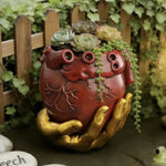 pot fleurs cœur anatomique rouge mains dorées plantes succulentes décoratives escargot poisson love speech