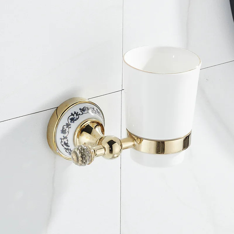 ensemble d'accessoires salle bain or blanc bleu motifs floraux anneau serviette porte papier toilette