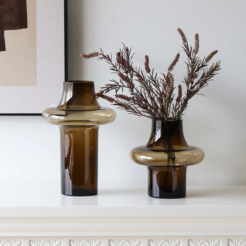 vase verre moderne brun ambré minimaliste plusieurs niveaux branches sèches orchidée bougie cire blanche