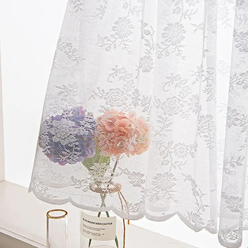 rideau blanc fleuri dentelle transparent classique romantique maison caféextérieur pastorale