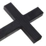 croix religieuse bois aspect rustique noir simple ornement mur decor église maison