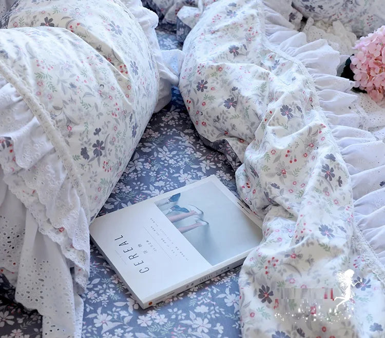 Motif floral délicat sur le tissu en coton