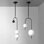 suspension lumineuse moderne sphères translucides structure métallique noir blanc