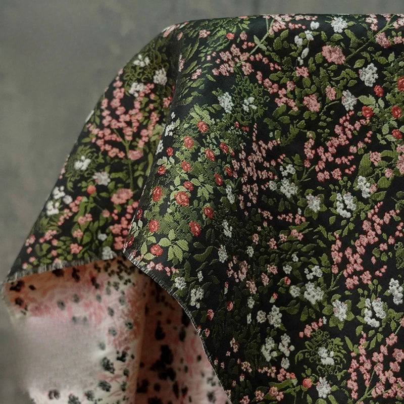 tissu imprimé fleurs noires roses blanches divers motifs coton polyester féminin romantique