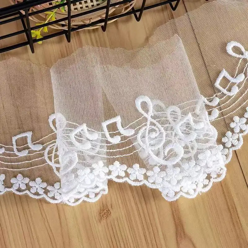 ruban dentelle blanc notes musicales fleurs bordure ajourée classique romantique polyester coton 14cm 5mètres