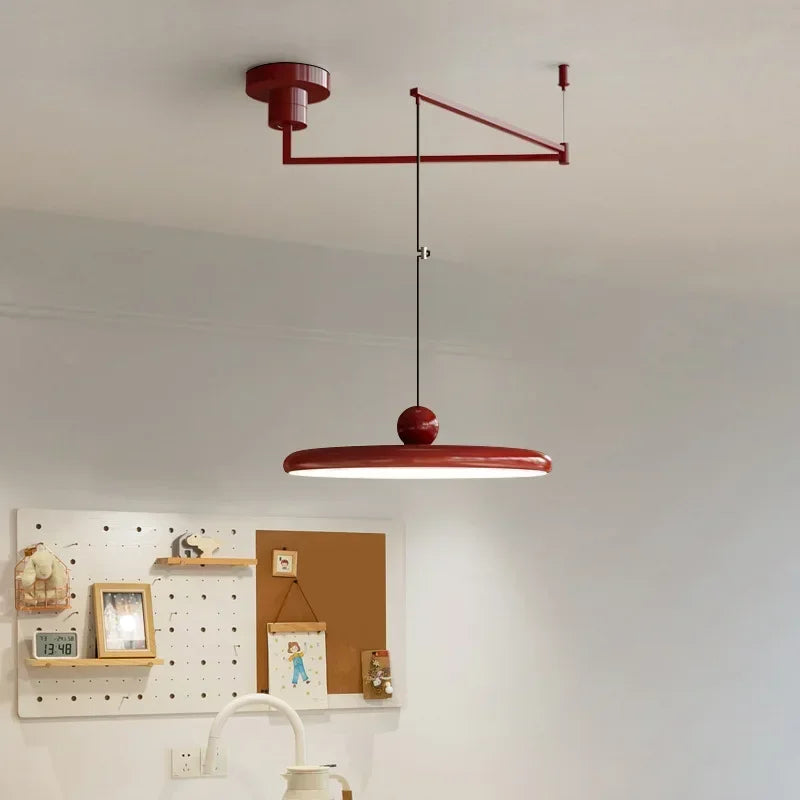lampe suspendue moderne bras articulé couleur beige rouge vert argenté minimaliste