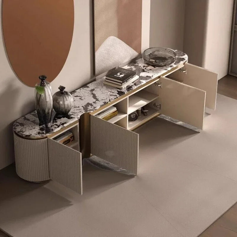 meuble tv moderne élégant marbre beige rayures verticales vases livres décoration salon