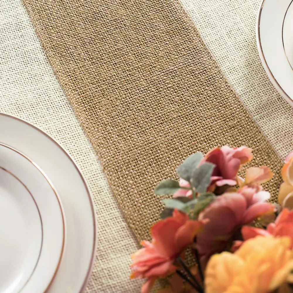 nappe rustique jute beige marron bords lisses texture automnale feuilles séchées chandelles blancs