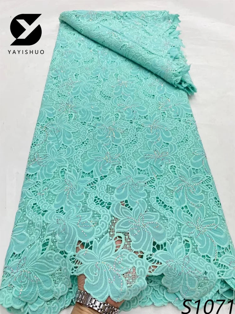 tissu dentelle bleu clair rose fleurs motifs floraux élégant dorées occasion partie