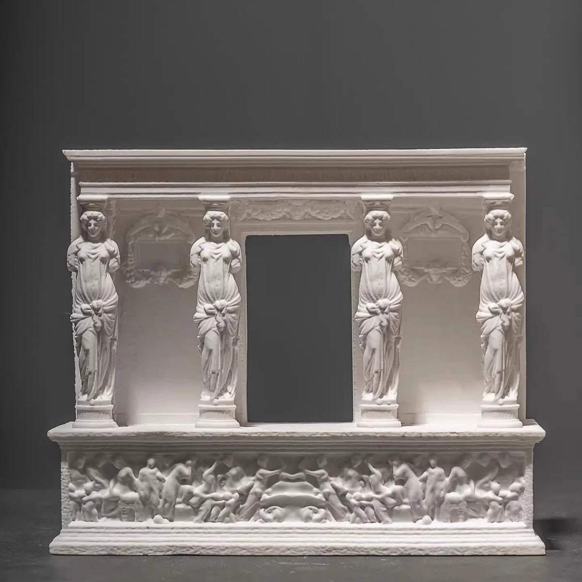 statue arc boîte bijoux blanc sculpté détails classique baroque ornemental decor salon