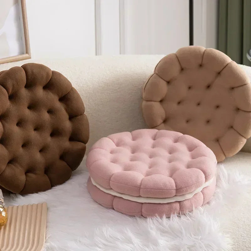 Coussin de siège doux et confortable en jaune sur canapé