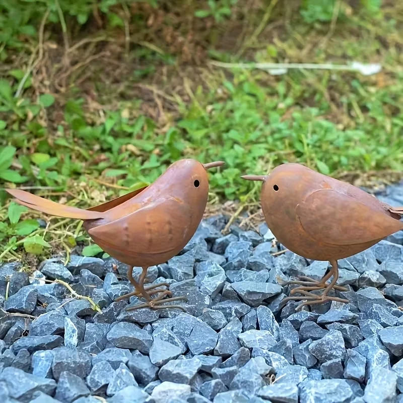 statuettes oiseaux marron rouille décor extérieur jardin rustique pots fleurs métal texturé patine verteextérieur
