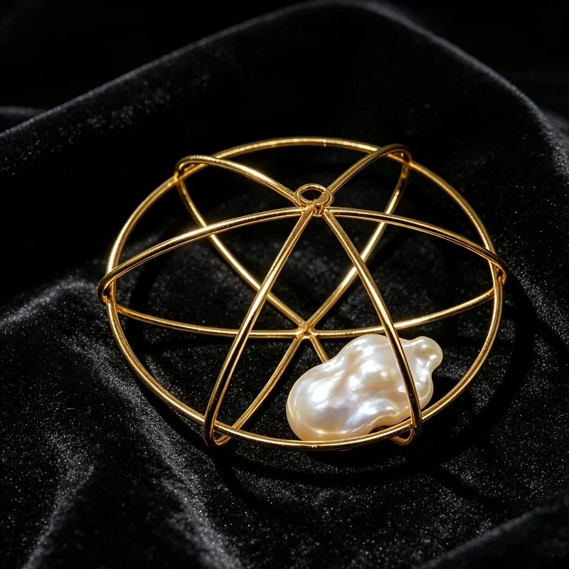boucle d'oreille or géométrique blanche moderne minimaliste métal structure cercles superposés bijou erotique chic