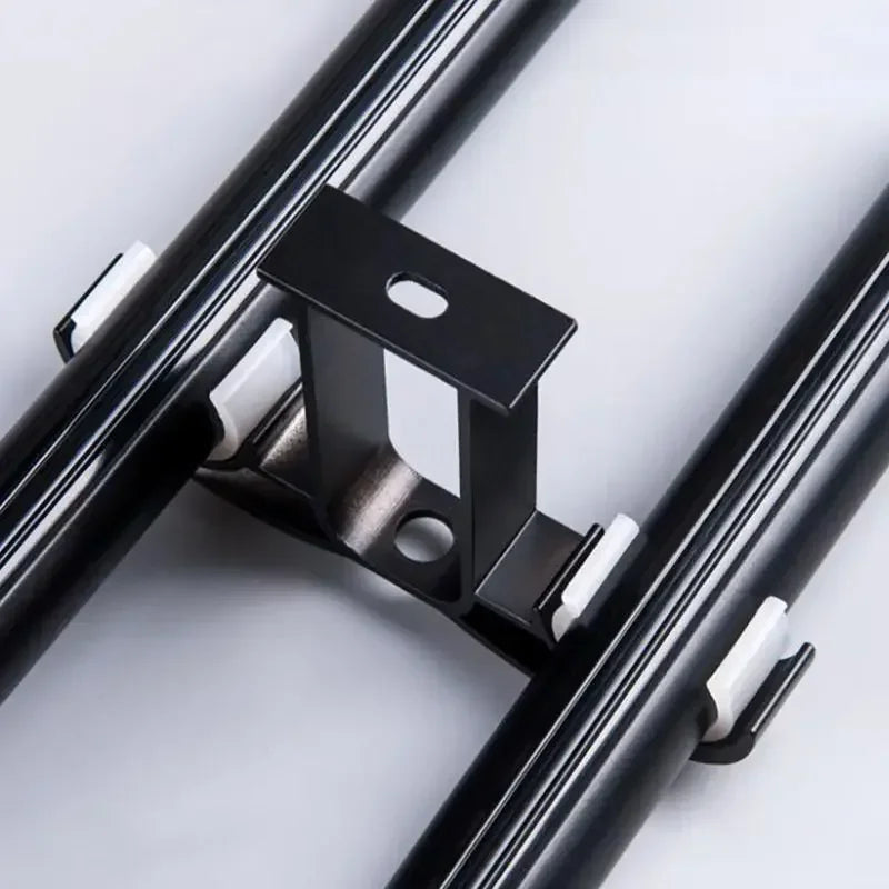 Support de tringle à rideau double installé avec des rideaux
