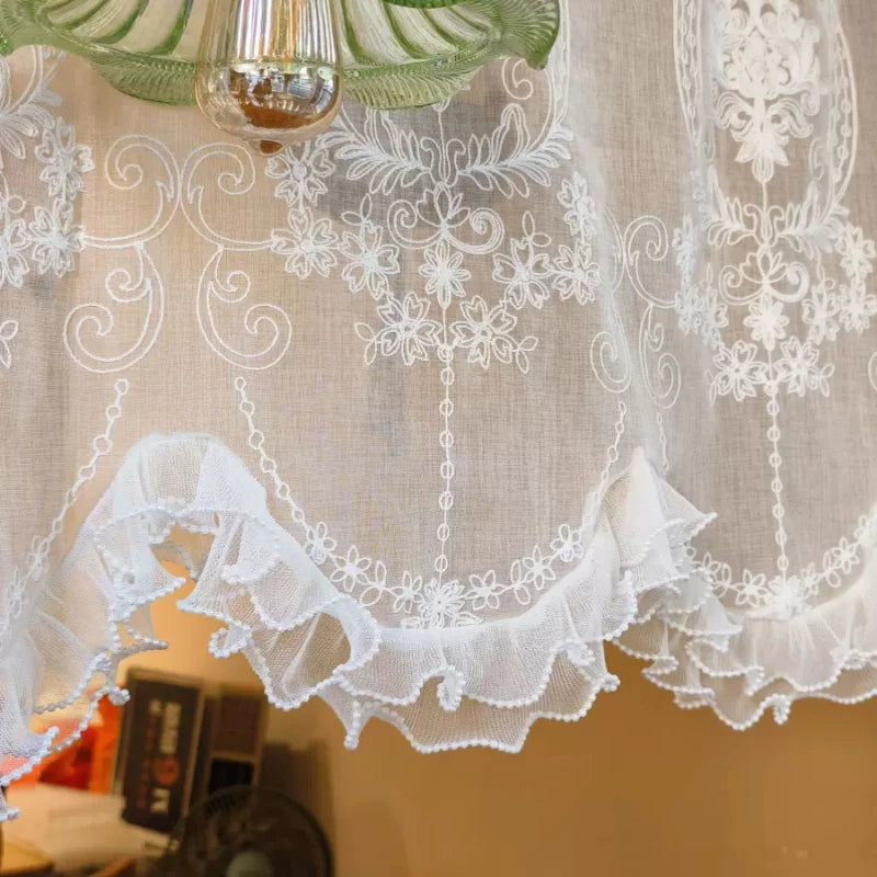 rideau fenêtre transparent dentelle brodée shabby chic fleur motif floral vintage beigeclair