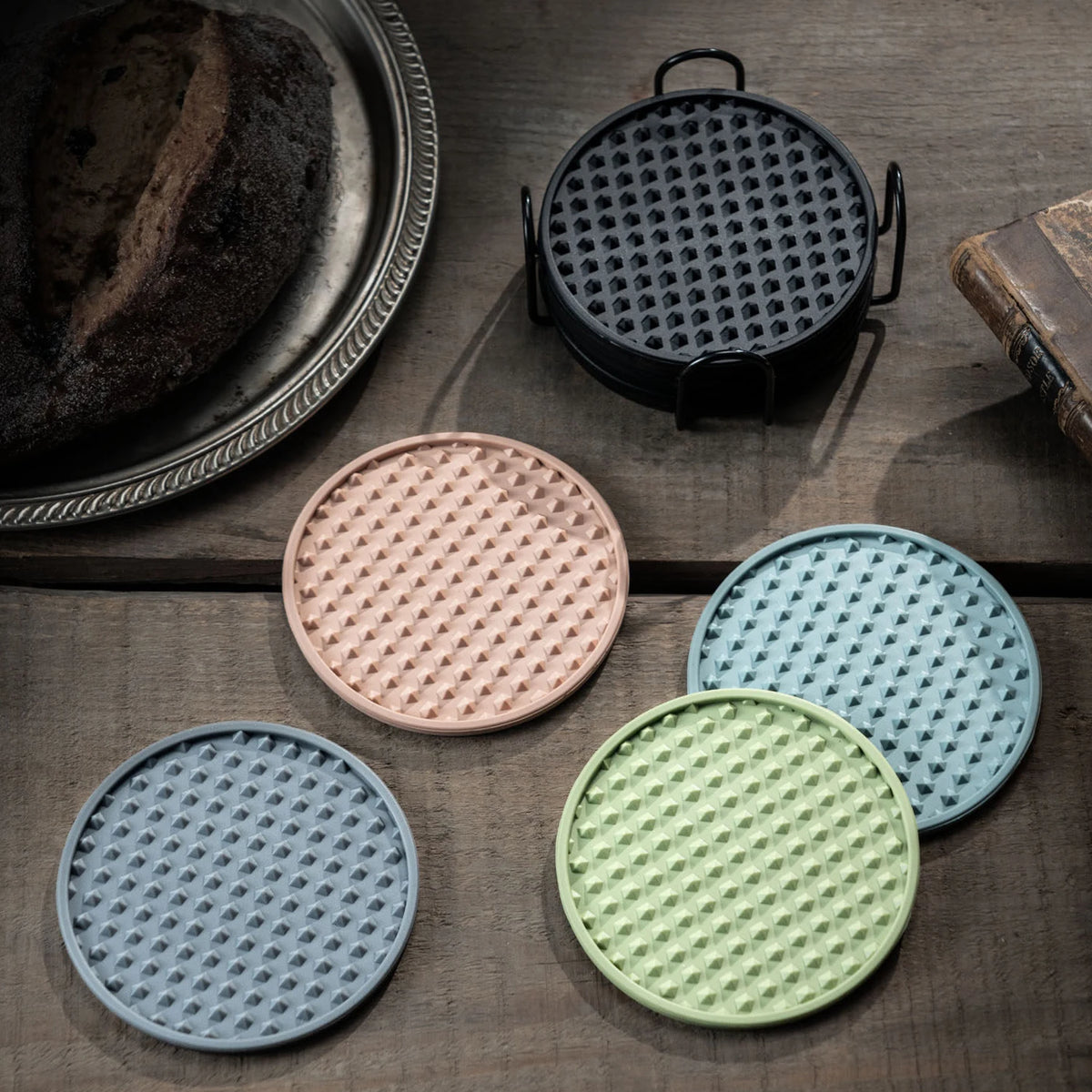 sous verres perforés moderne vert clair rose bleu noir respectueux environnement anneaux métalliques set