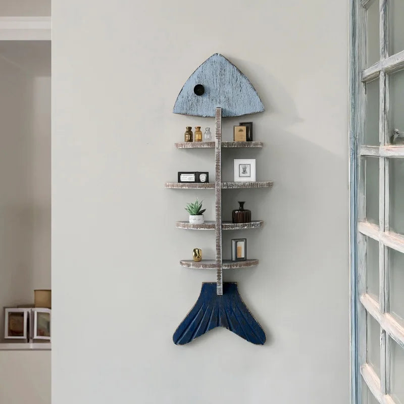étagère murale poisson bois bleu gris vertèbres décorative plantes artificielles bouteilles parfum lanterne photo