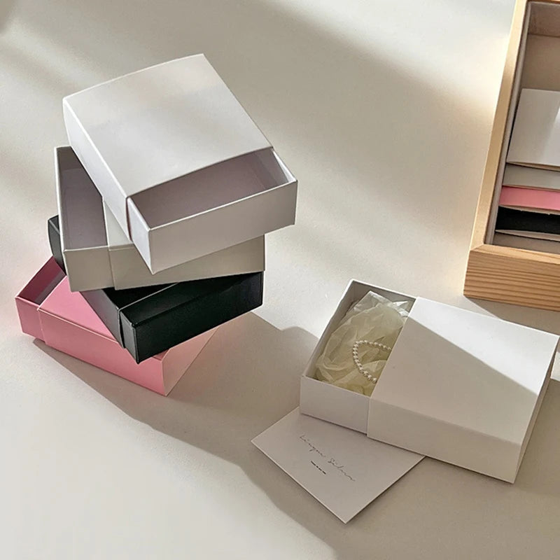 Ensemble de 5 boîtes à bijoux vides avec logo personnalisable