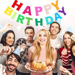 décoration anniversaire guirlande happy birthday fanions multicolores pompons festifs table cupcakes