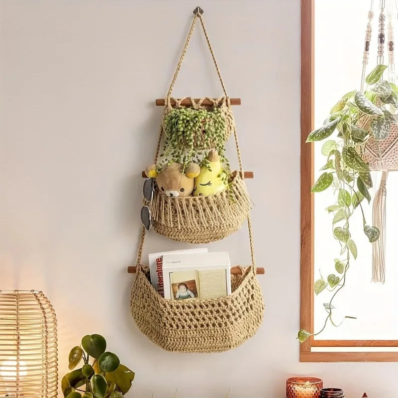 paniers suspendus boho chic naturels tressés fibre végétale rustique organisation murale fruits légumes