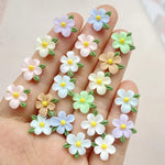 bijoux décoration ongles nail art fleurs colorées résine minimalistes blanc rose bleu vert jaune