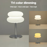 lampe table moderne abat jour blanc pied argenté prise usb tricolore ambiance chambre étude