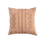 coussin carré beige clair motif géométrique moderne broderie lignes triangles décoration salon maison