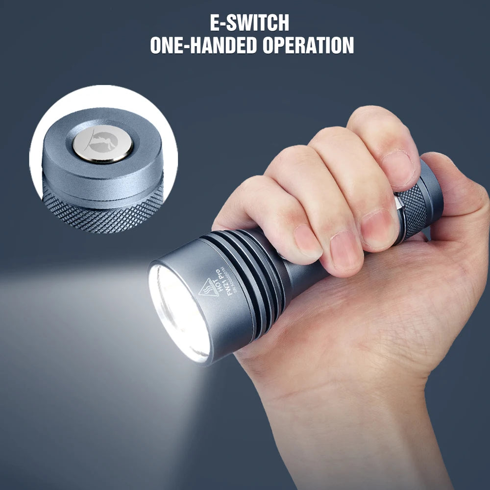 torche led argentée compacte ip68 eclairage fort 200m lumintop clip allumage aluminium moderne