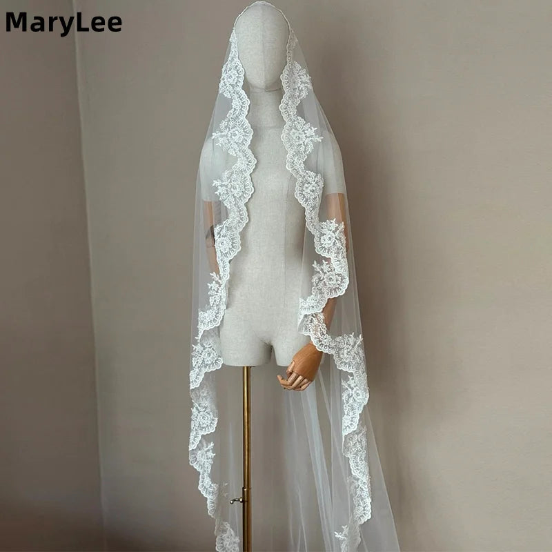 écharpe dentelle blanche classique femme mariage usage unique opacité erotique festive elegance traditionnelle