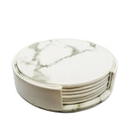 Ensemble de sous-verres ronds en céramique à motif de marbre blanc et gris.