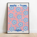 Marché aux fleurs de Londres, avec un motif de fleurs bleues et roses sur fond clair.
