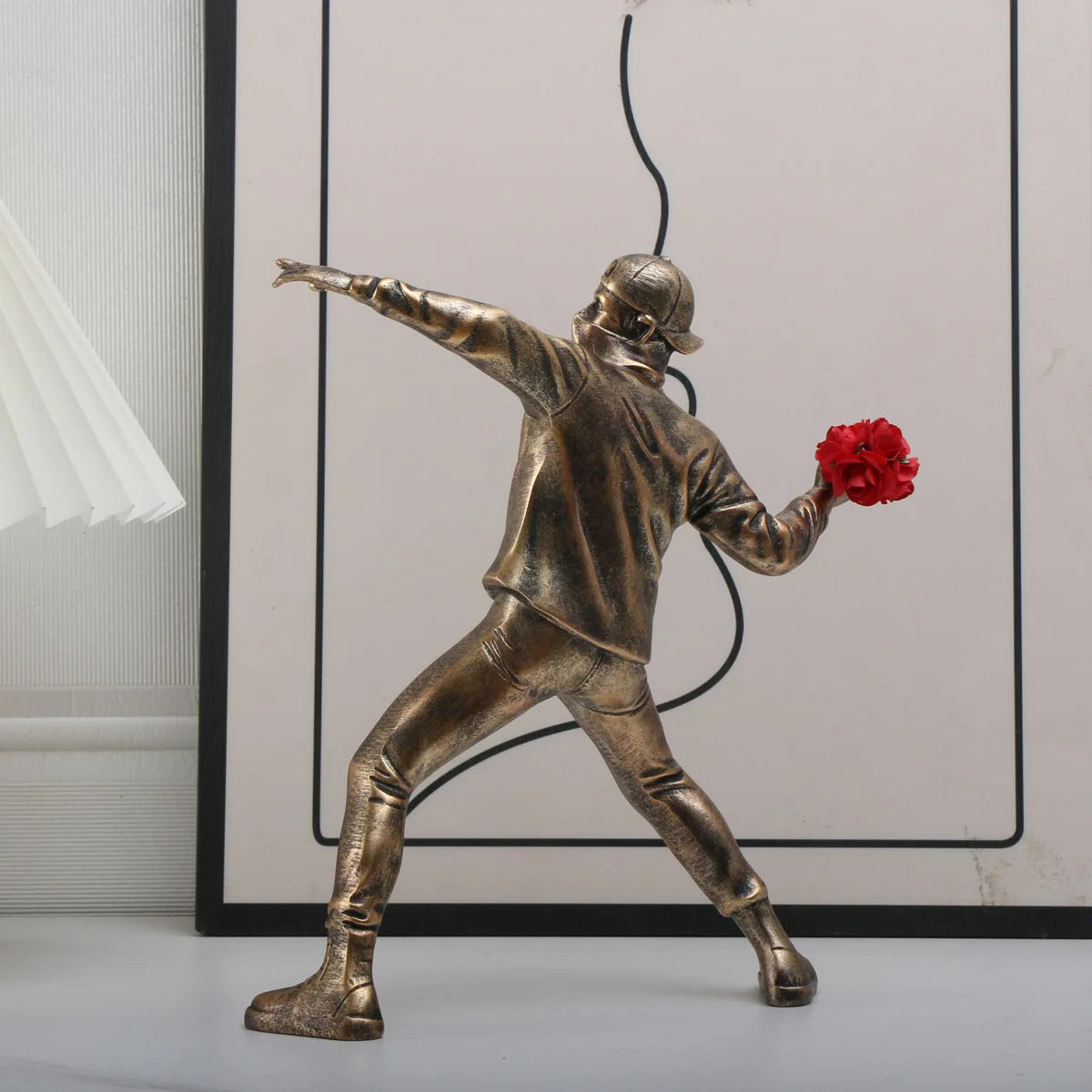 statuette moderne figurine humaine patriotisme décoration intérieure accessoire fleur rouge