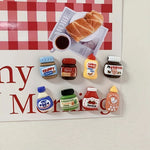 aimants réfrigérateur miniatures pots confiture sauces étiquettes marques couleurs vert bleu blanc rouge marron