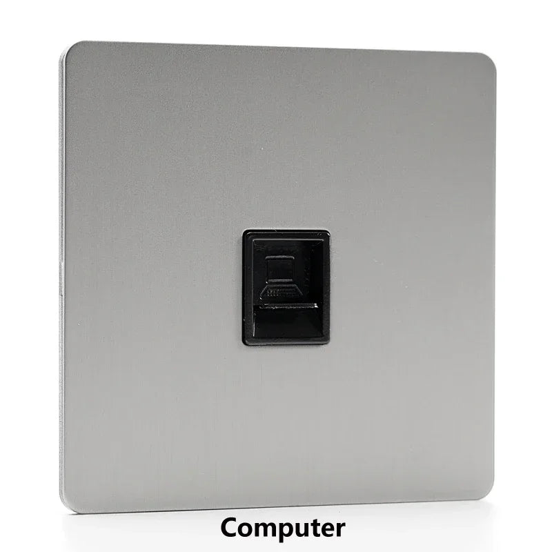 prise électrique moderne argentée usb fixation trois prises murales minimaliste