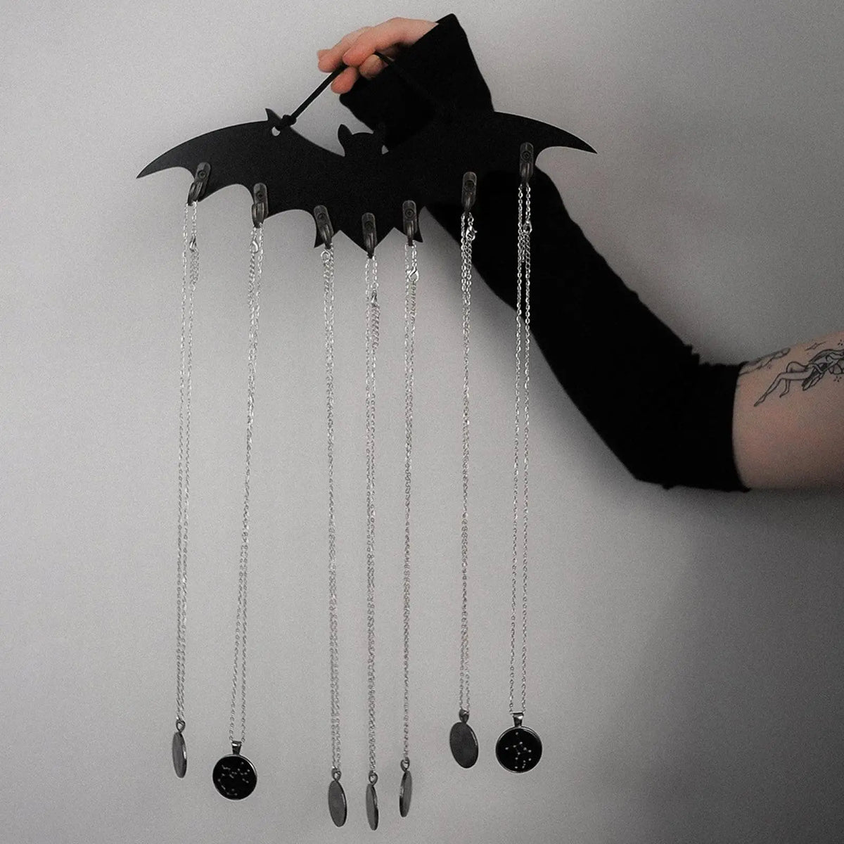 porte bijoux chauve souris gothique noir crochets chaînes mur moderne Halloween