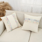coussins patchwork boho chic beige motifs fleurs pompons opaques décoration salon voiture