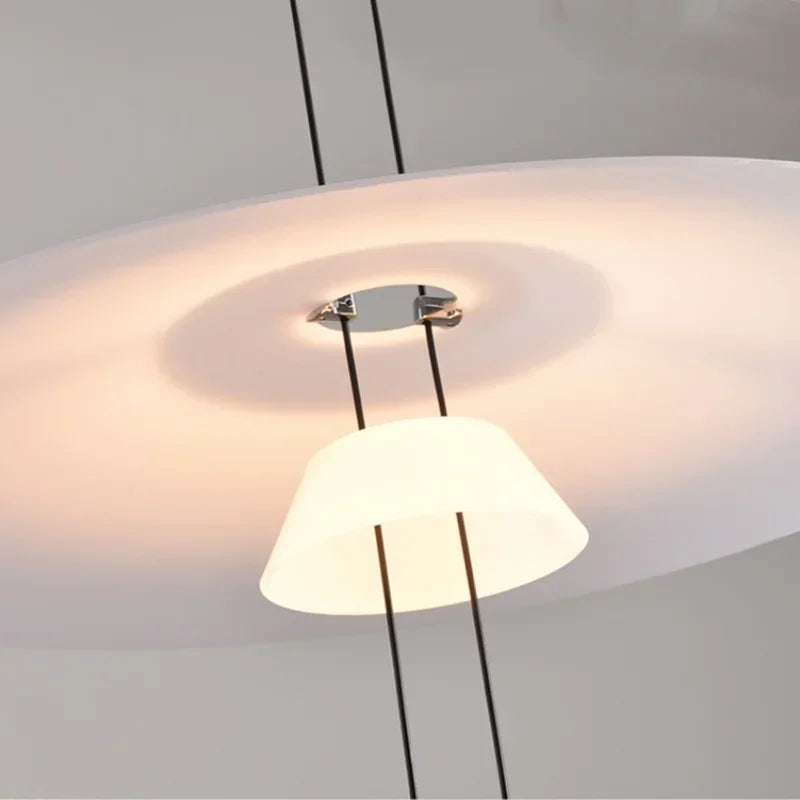 suspension lumineuse moderne minimaliste blanc noir rond lisse opaque câble noir